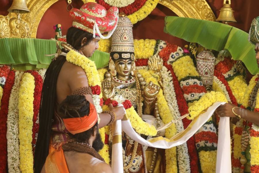 Pushpa Mala Seva (Malai Matral)