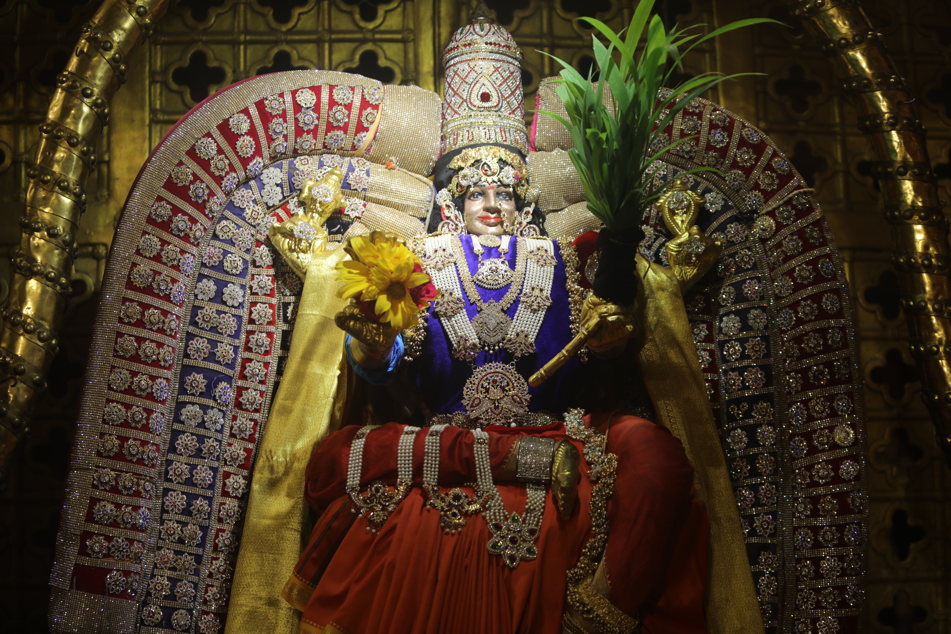 Parashakti Alankaram and Deeparathana for THE SPH with Nei Kulam Seva